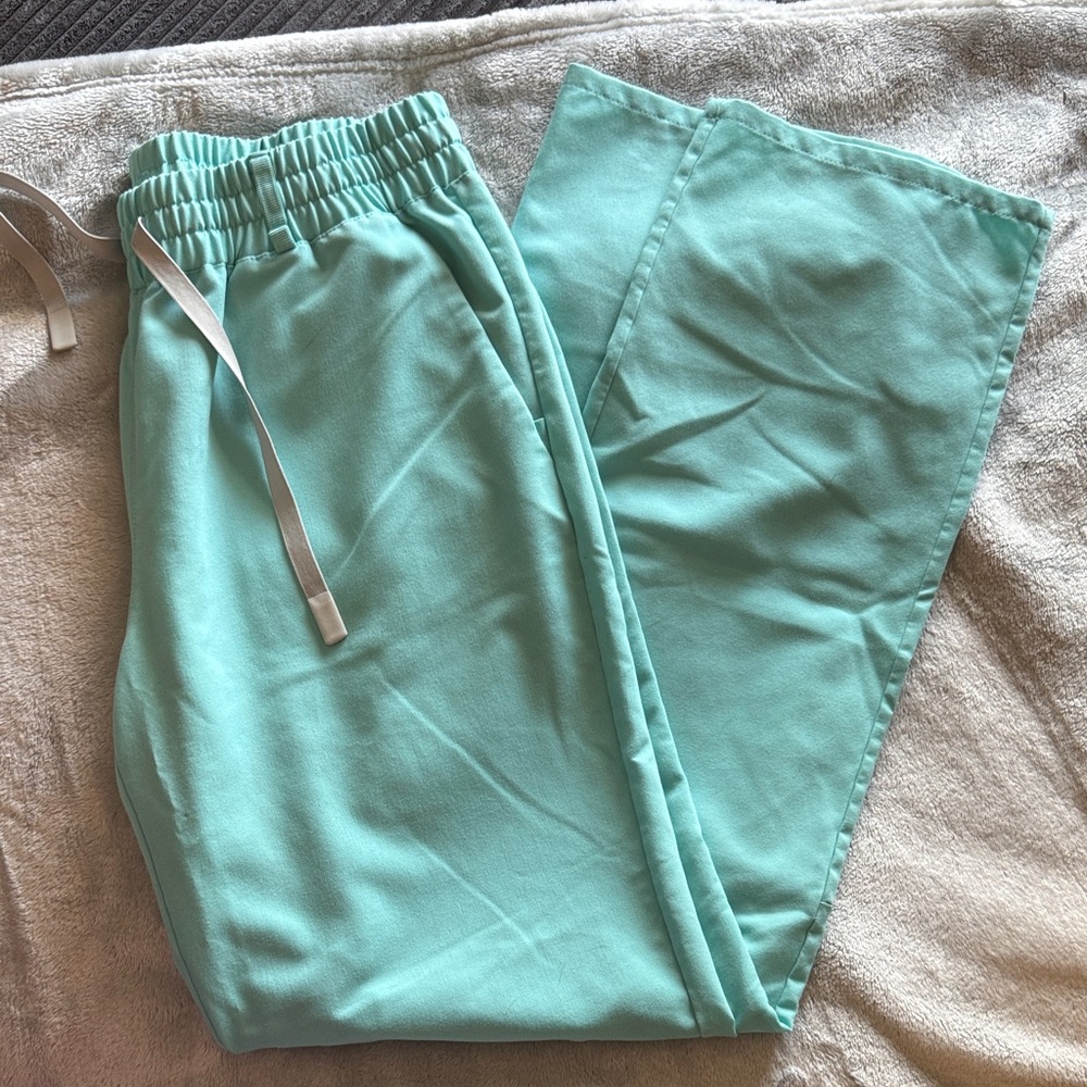 Figs Women's straight leg scrubs